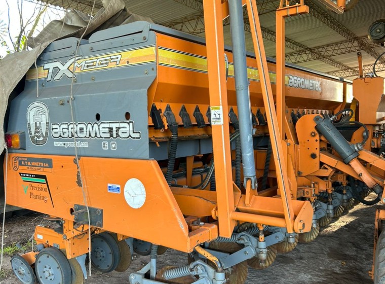 Sembradora Agrometal TX Mega 1652, año 2014