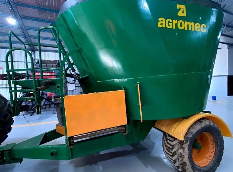 Mixer Agromec MVD-14m3, año 2014
