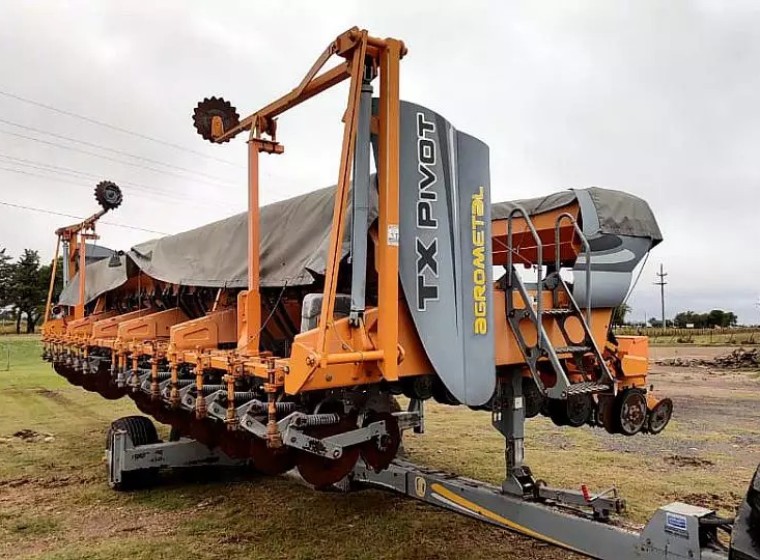 Sembradora Agrometal TX Pivot 1652, año 2012