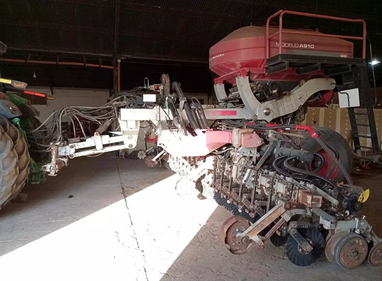 Sembradora VHB A910 2635, año 2014