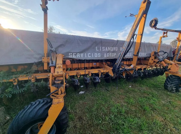 Sembradora Agrometal TX Mega 2235, año 2013