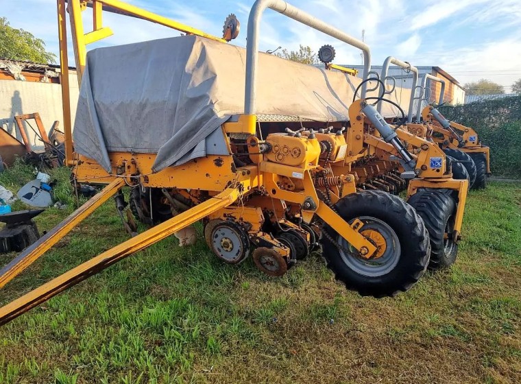Sembradora Agrometal TX Mega 2235, año 2013