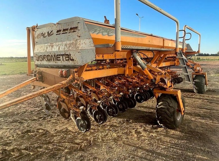 Sembradora Agrometal MX 3321, año 2005