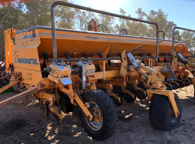 Sembradora Agrometal TX Mega 1352, año 2009