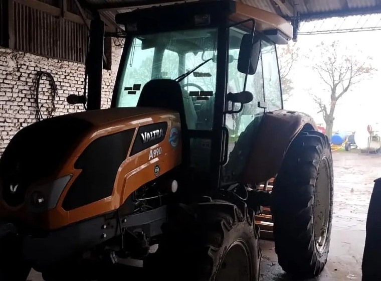 Tractor Valtra A990, año 2023