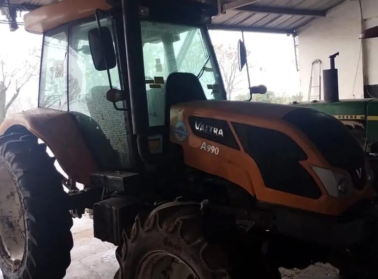 Tractor Valtra A990, año 2023