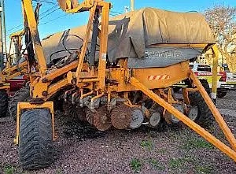 Sembradora Agrometal MXY 2717, año 1
