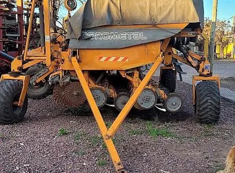 Sembradora Agrometal MXY 2717, año 1