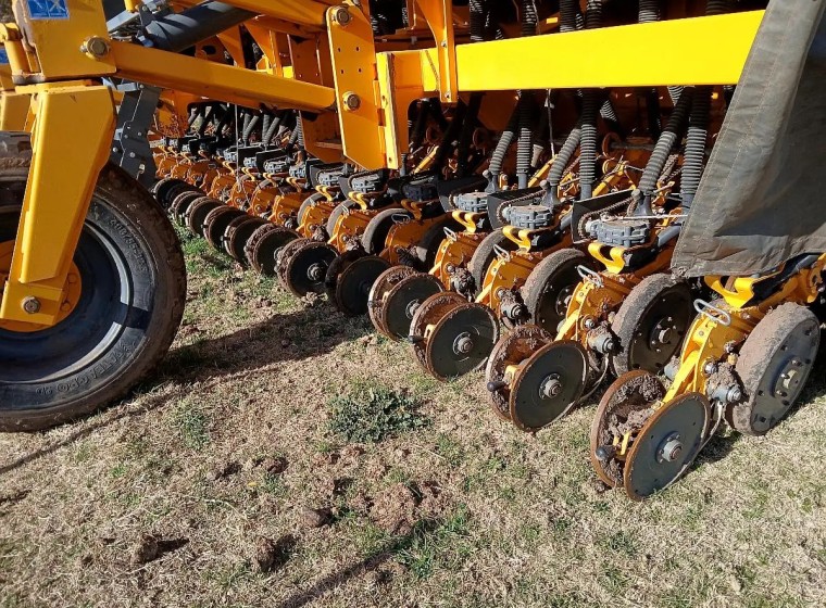 Sembradora Agrometal MX MAX 3321, año 2022
