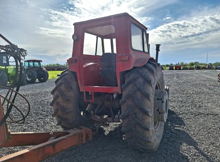 Tractor Massey Ferguson 1095, año 1