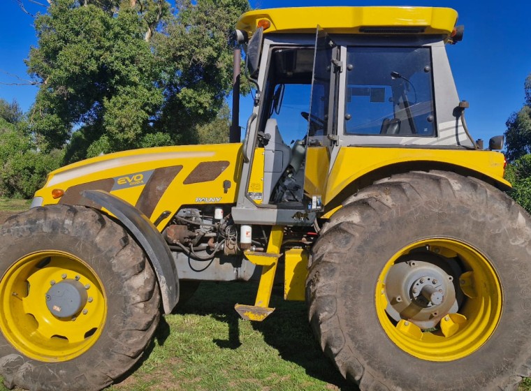 Tractor Pauny EVO 250, año 2013