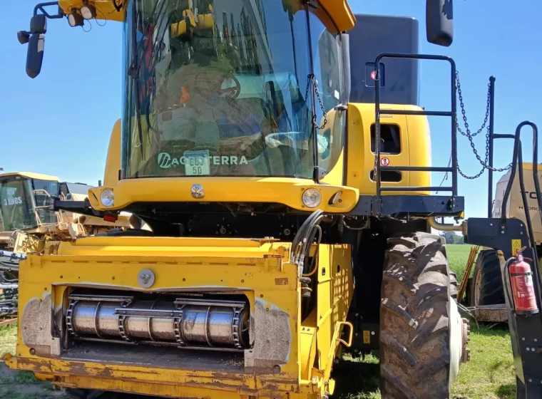 Cosechadora New Holland CR 7.90, año 2020