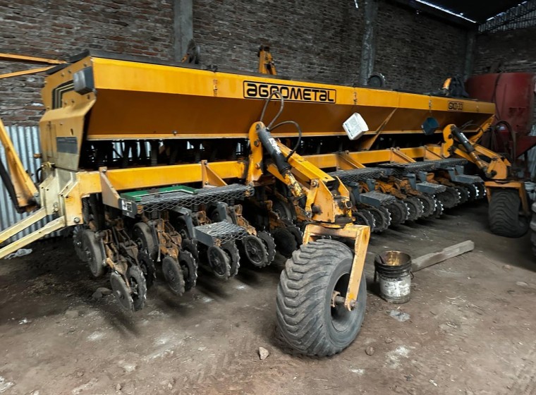 Sembradora Agrometal GXD 3321, año 1998