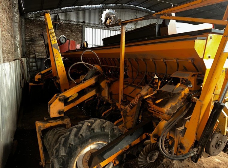 Sembradora Agrometal GXD 3321, año 1998