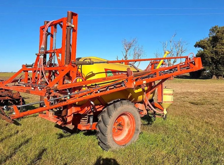 Pulverizadora Barbuy Master 2200, año 2010