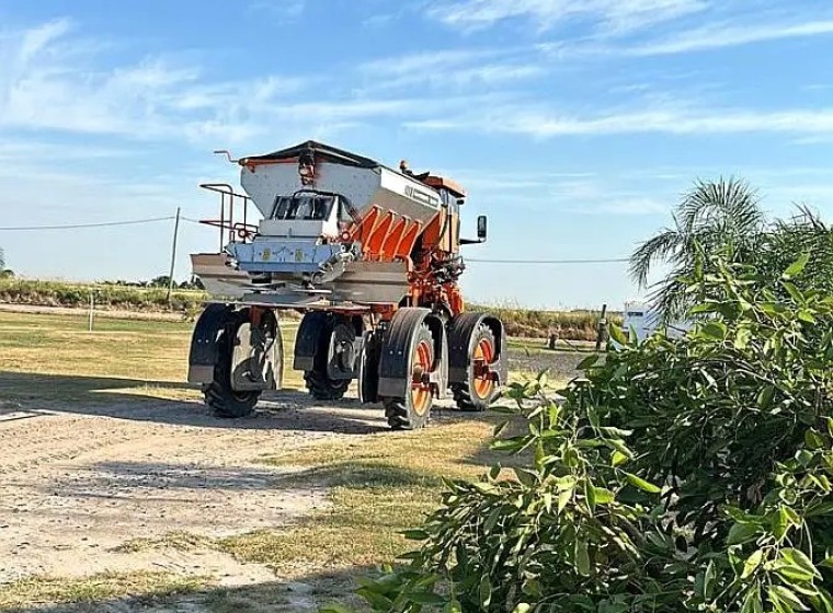 Fertilizadora Jacto Uniport 5030 NPK, año 2024