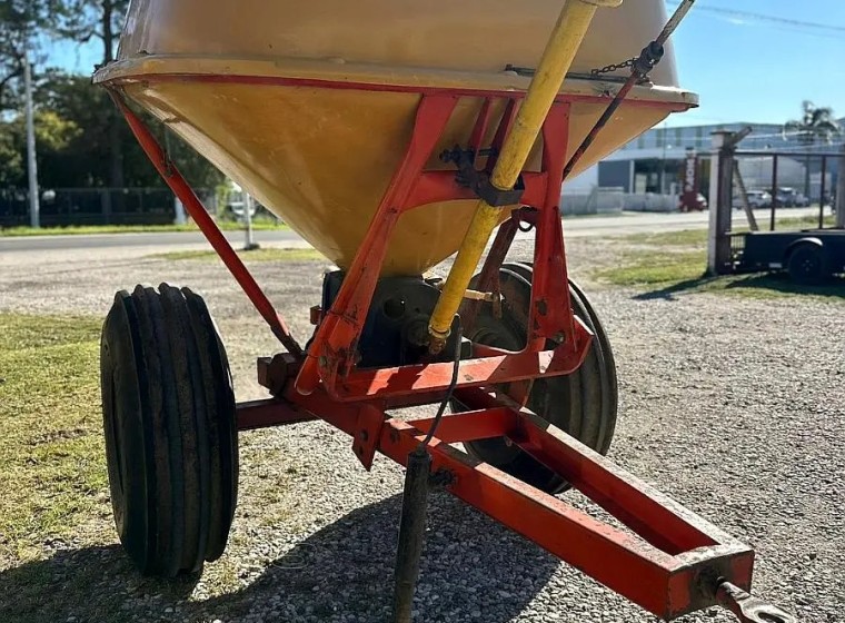 Fertilizadora Tanzi 1500 lts, año 1