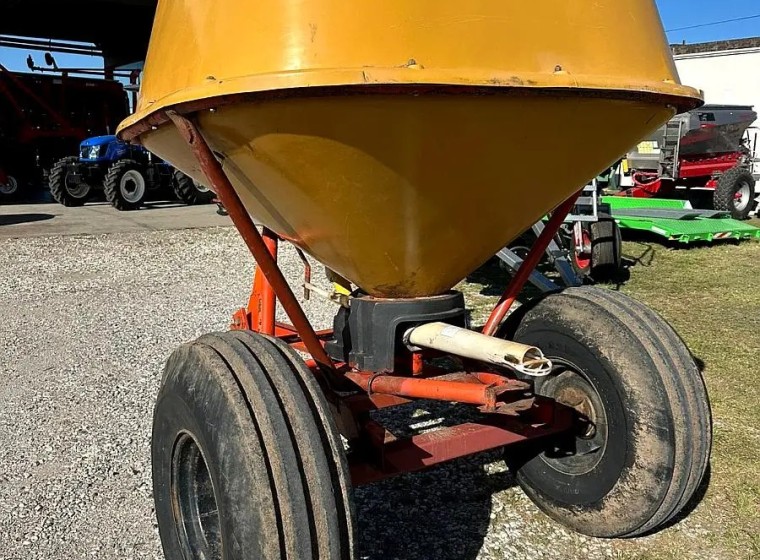 Fertilizadora Tanzi 1500 lts, año 1