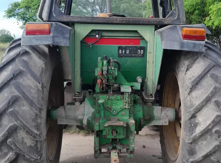 Tractor John Deere 6405, año 2003