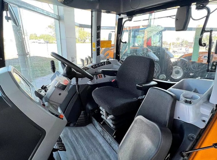 Tractor Valtra A 124, año 0