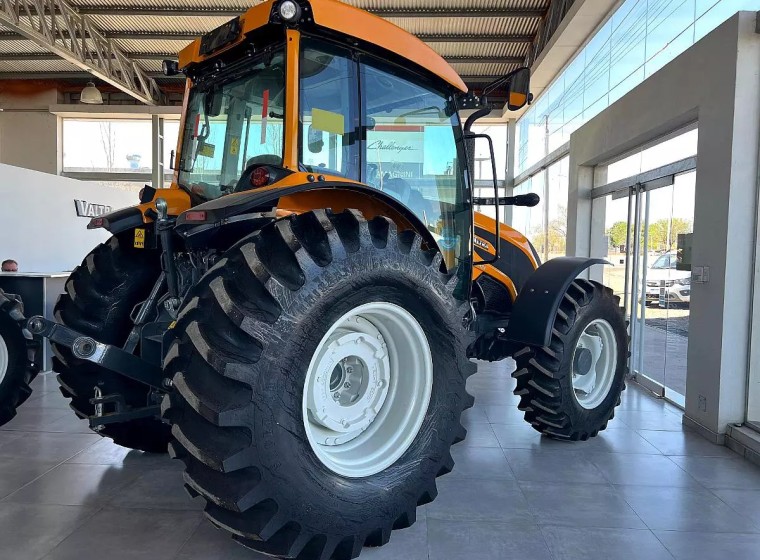 Tractor Valtra A 124, año 0