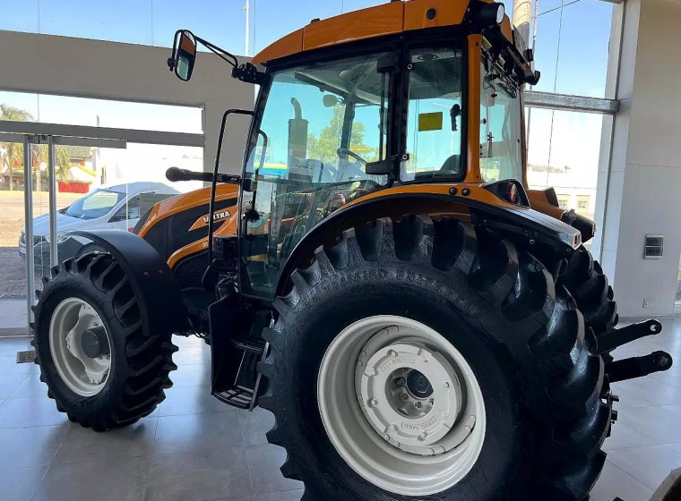 Tractor Valtra A 124, año 0