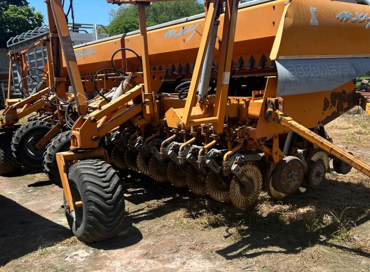 Sembradora Agrometal MXY 3717, año 2008