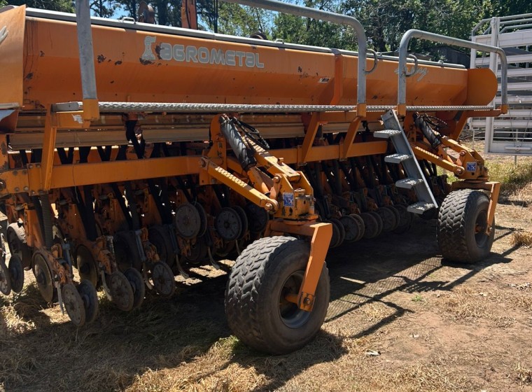 Sembradora Agrometal MXY 3717, año 2008