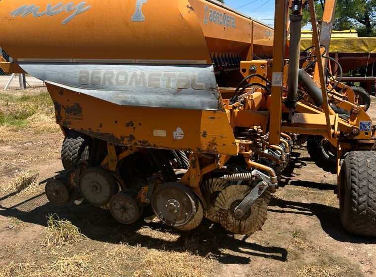 Sembradora Agrometal MXY 3717, año 2008