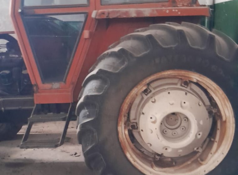Tractor Fiat 880, año 1986