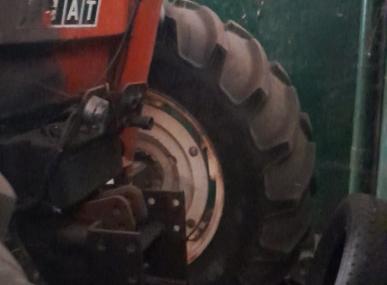 Tractor Fiat 880, año 1986