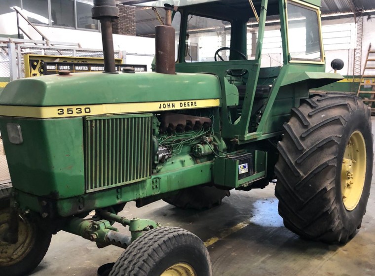 Tractor John Deere 3530, año 1979
