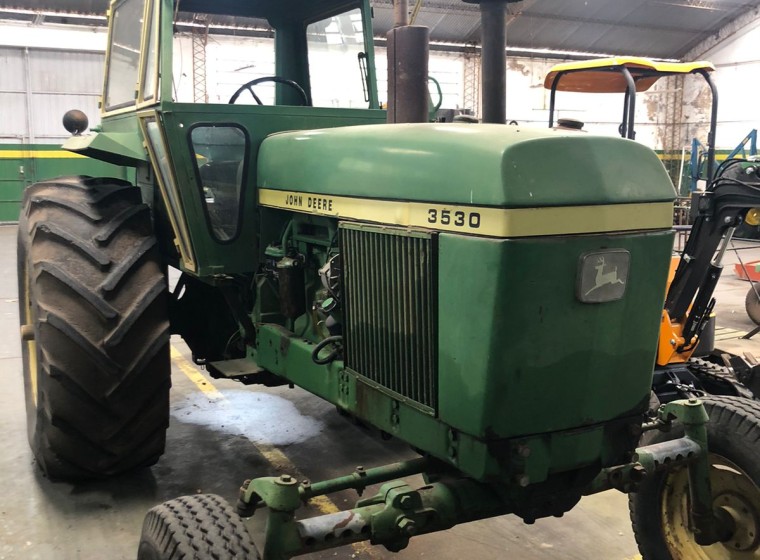 Tractor John Deere 3530, año 1979