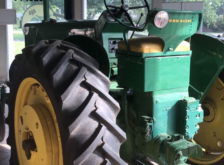 Tractor John Deere 730, año 1
