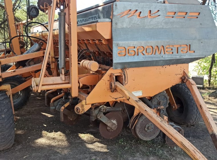 Sembradora Agrometal MX 3321, año 2006