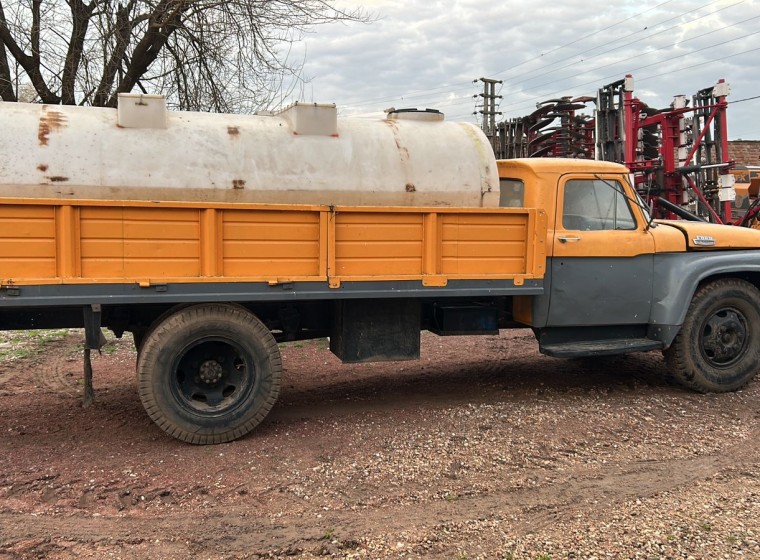 Camión Ford AGUATERO, año 1968