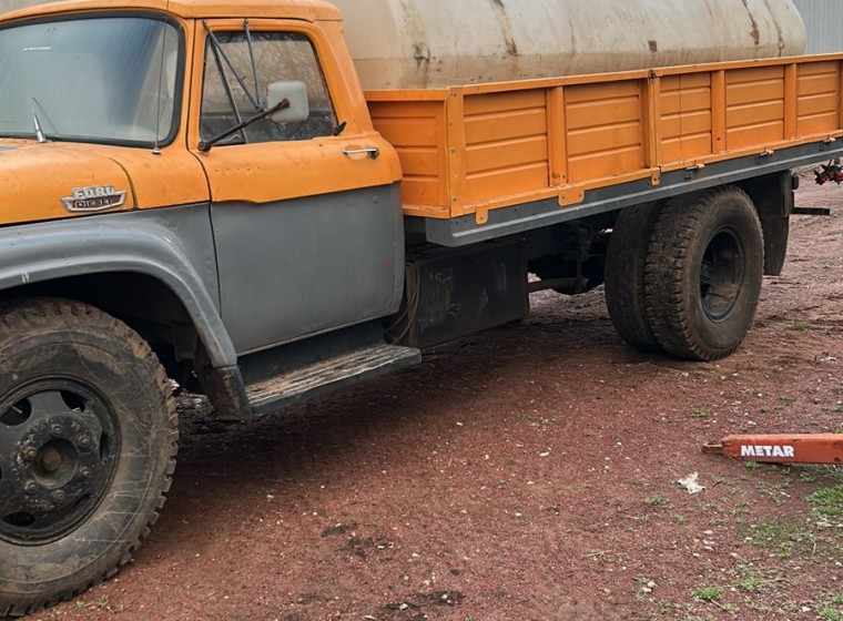 Camión Ford AGUATERO, año 1968