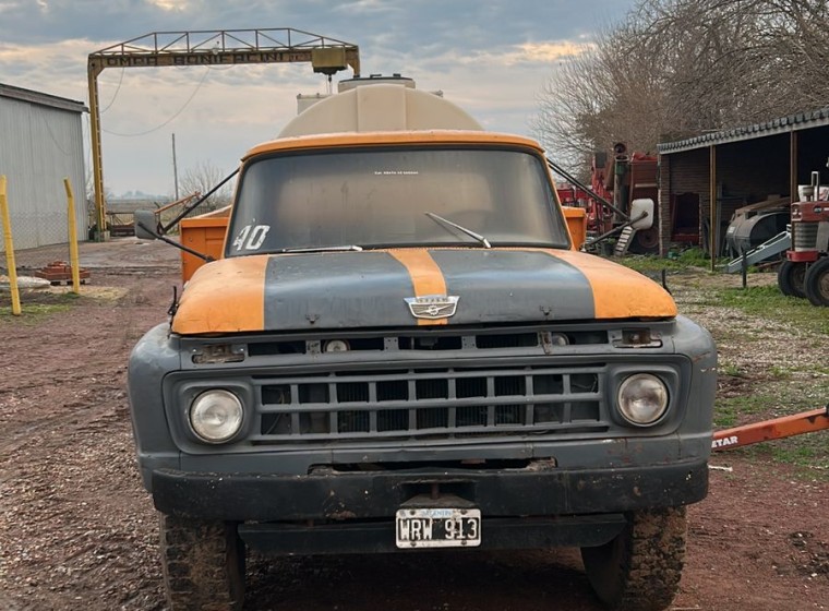 Camión Ford AGUATERO, año 1968