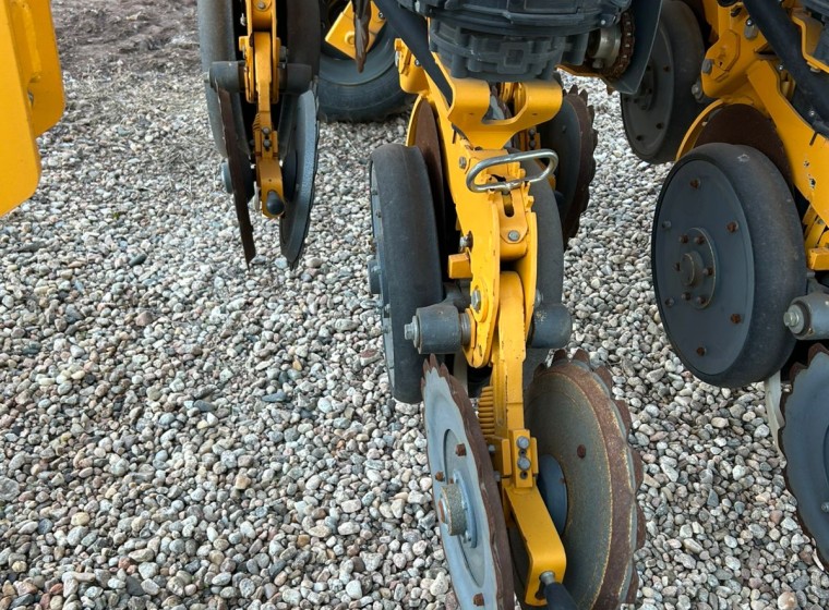 Sembradora Agrometal MX MAX 3926, año 2022
