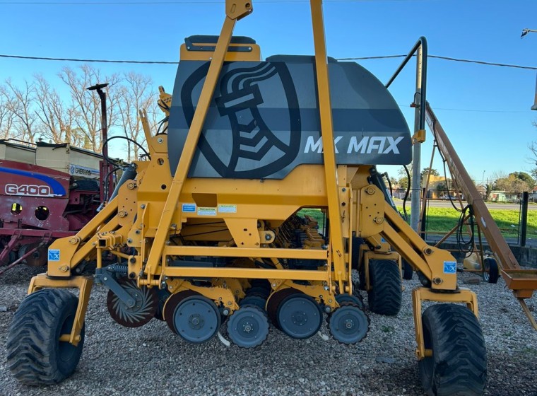 Sembradora Agrometal MX MAX 3926, año 2022