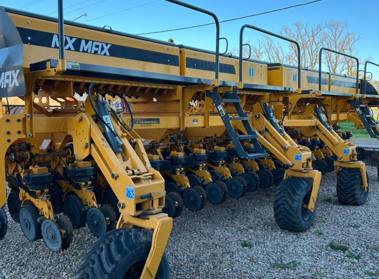 Sembradora Agrometal MX MAX 3926, año 2022