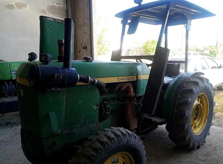 Tractor John Deere 2330 Viñatero, año 1984