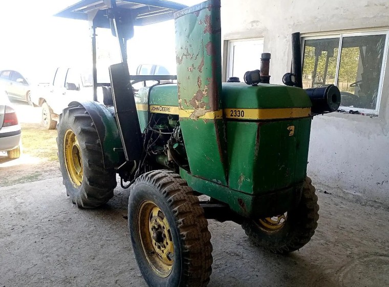Tractor John Deere 2330 Viñatero, año 1984