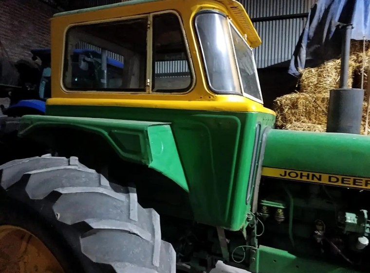 Tractor John Deere 3330, año 1985