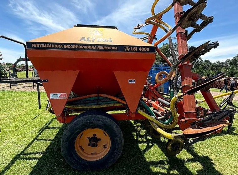 Fertilizadora Altina LSI4000, año 2013
