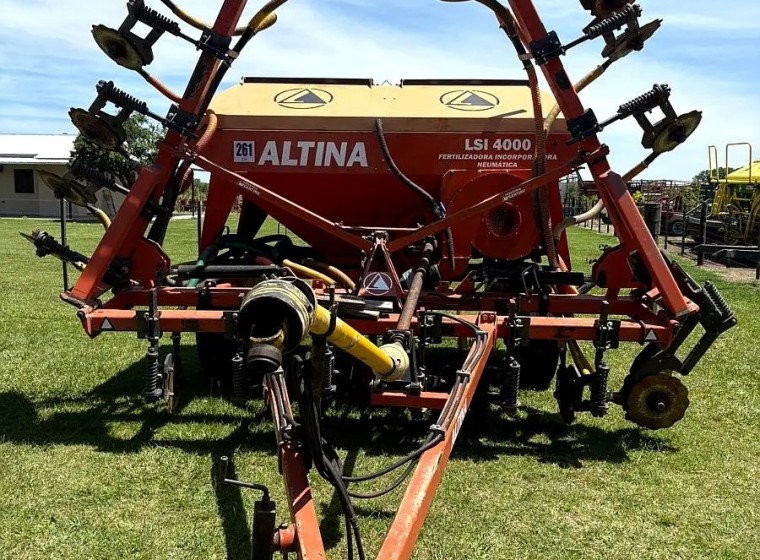 Fertilizadora Altina LSI4000, año 2013