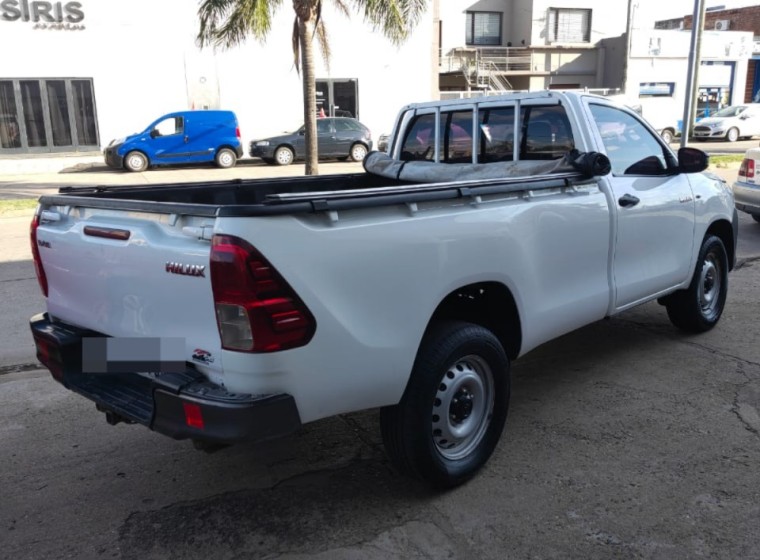 Vehículo Toyota Hilux, año 2018
