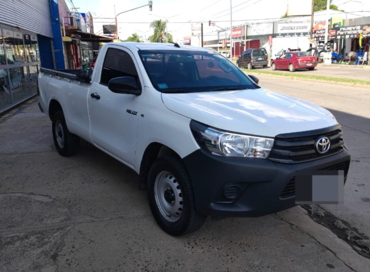 Vehículo Toyota Hilux, año 2018