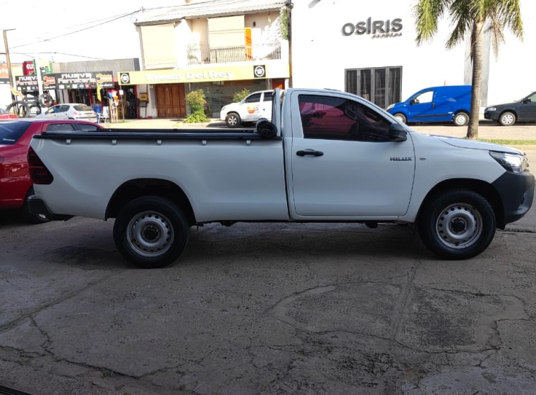 Vehículo Toyota Hilux, año 2018
