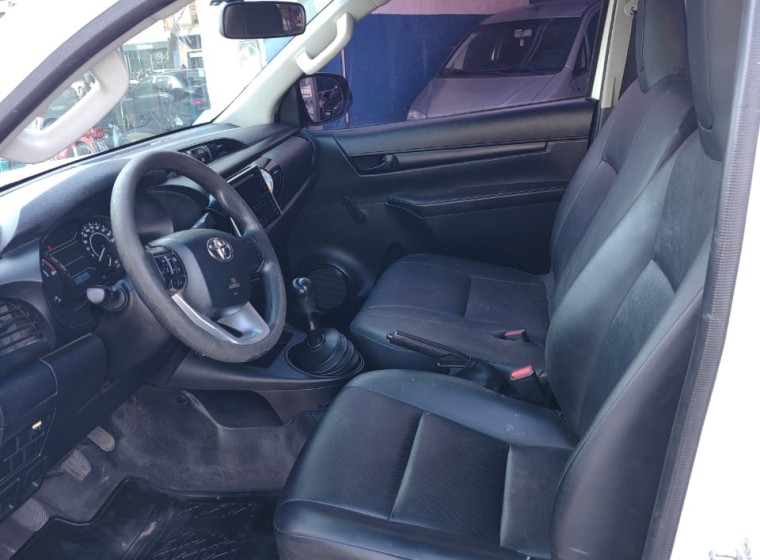 Vehículo Toyota Hilux, año 2018